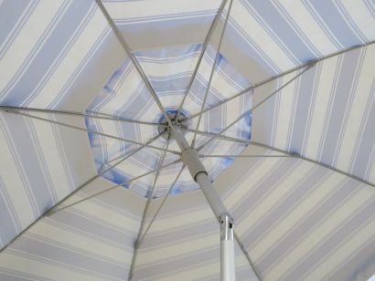 Daytripper 210cm Beach Umbrella royal and white striped with twist anchor system for sand use