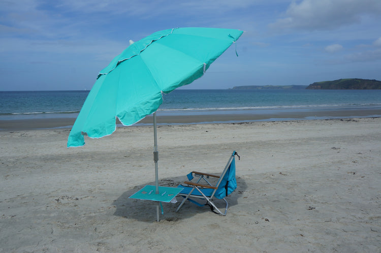 Maxibrella 240cm Beach Umbrella + Sunraker Table - TurquoiseOur gorgeous Maxibrella Beach Umbrella featuring our patented, built-in fold away 'Sunraker' table - a worldwide exclusive to Beachkit.
Its large 240cm diameter canoBeachkit