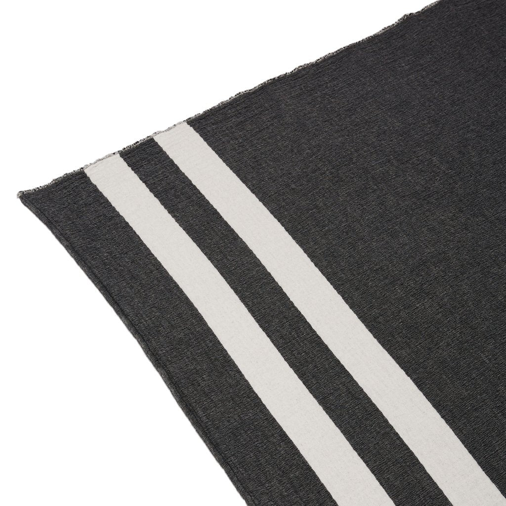 Beachkit MAYDE Eagle Bay Throw Black & White