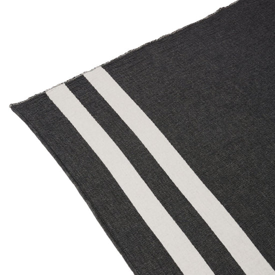Beachkit MAYDE Eagle Bay Throw Black & White